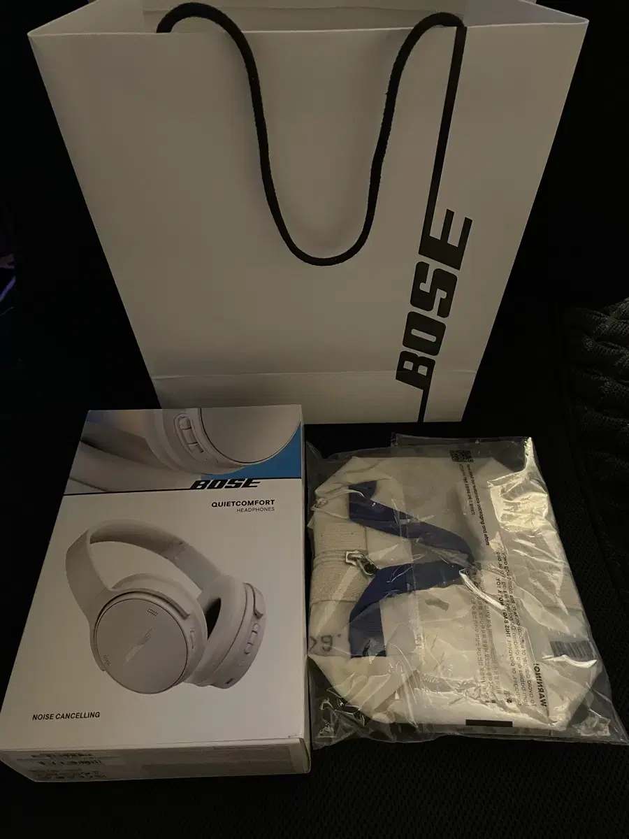 BOSE 보스 qc 노이즈캔슬링 화이트스모크 미개봉새상품 팔아요