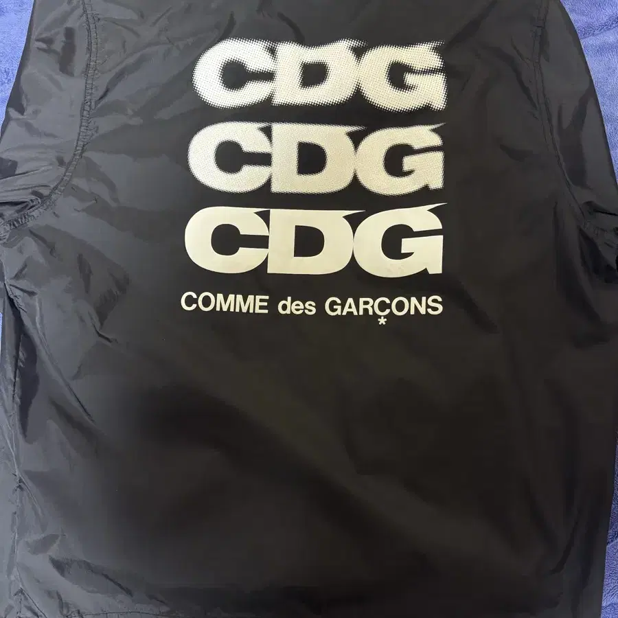 꼼데가르송 CDG 코치 자켓 저렴하게 팝니다.