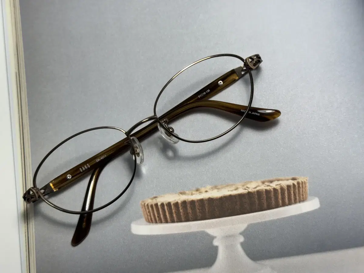 DAKS Japan-made titanium glasses 0199