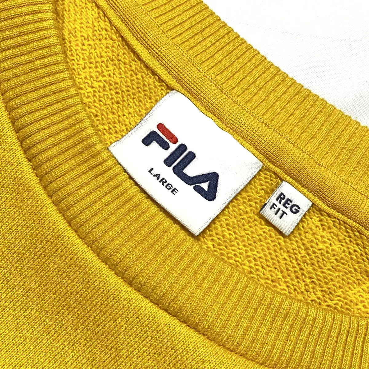 872. FILA 휠라 맨투맨 (L)