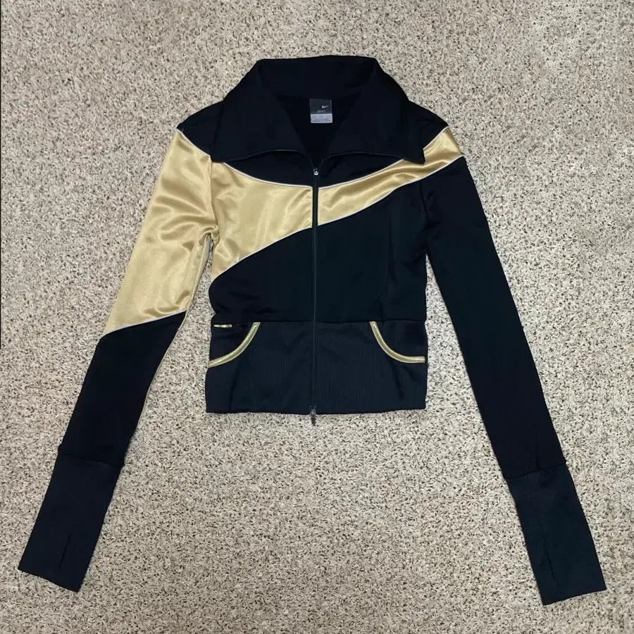 [희귀매물]Nike black and gold hoodie zip-up