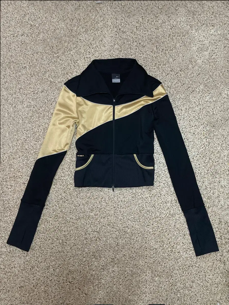 [희귀매물]Nike black and gold hoodie zip-up