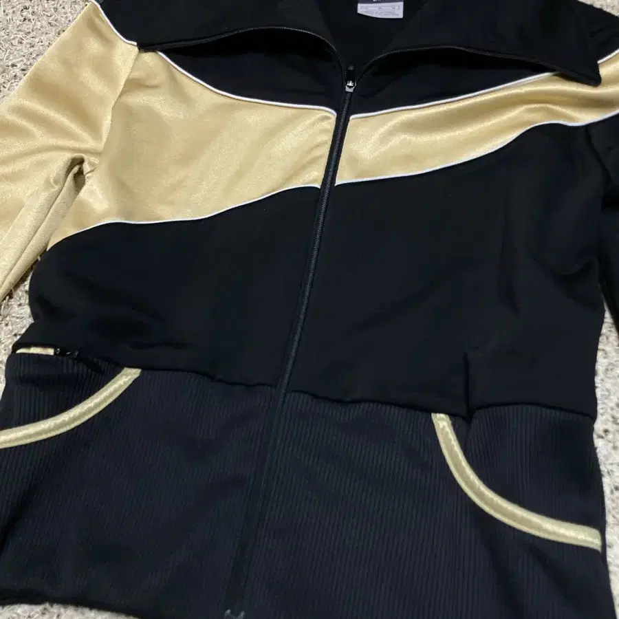 [희귀매물]Nike black and gold hoodie zip-up