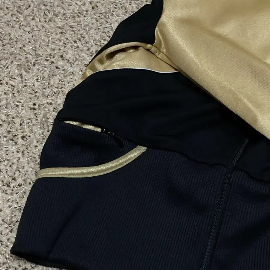 [희귀매물]Nike black and gold hoodie zip-up