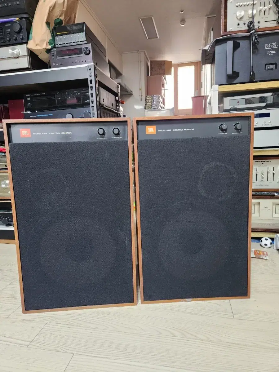 JBL 4312 초기형 스피커.