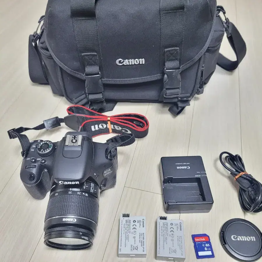 깔끔한 캐논 DSLR 카메라 EOS 600D 와 18-55렌즈 세트