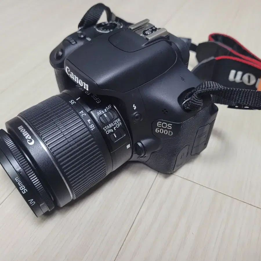 깔끔한 캐논 DSLR 카메라 EOS 600D 와 18-55렌즈 세트