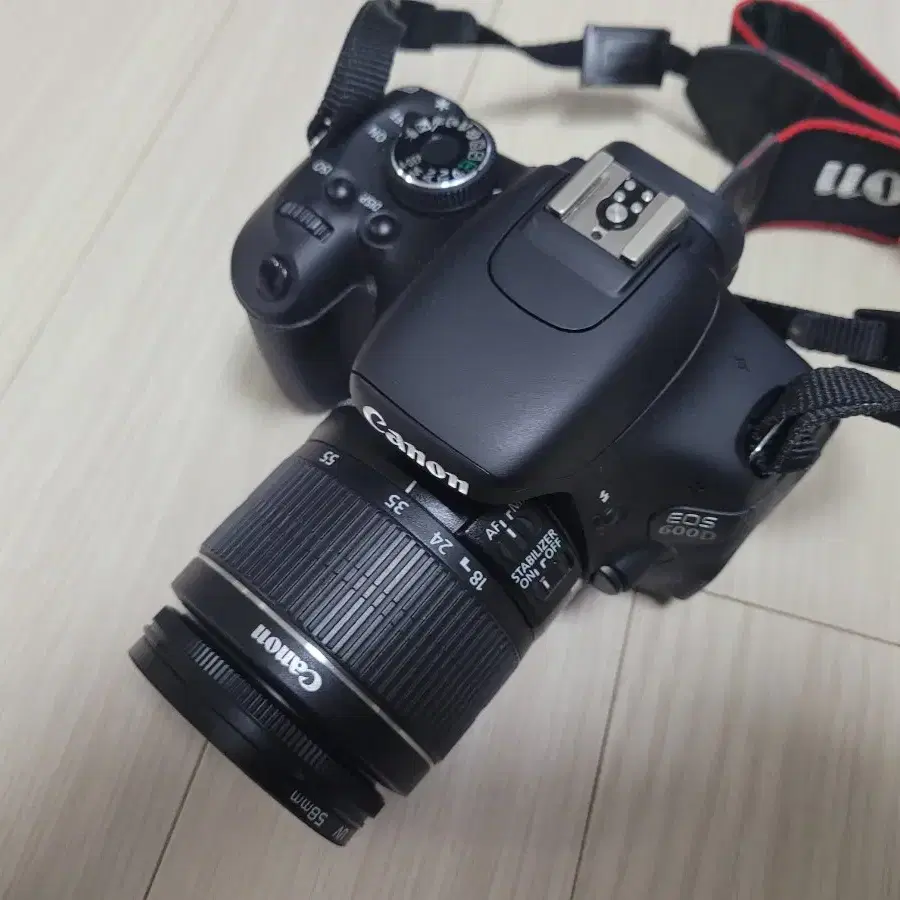 깔끔한 캐논 DSLR 카메라 EOS 600D 와 18-55렌즈 세트