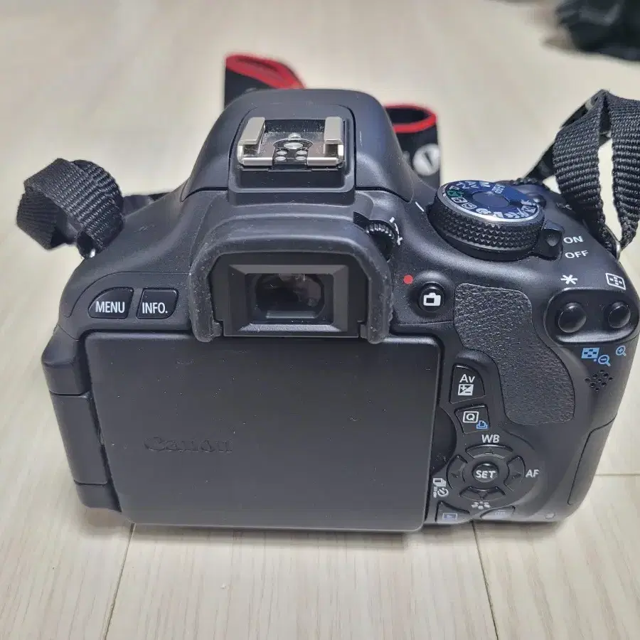 깔끔한 캐논 DSLR 카메라 EOS 600D 와 18-55렌즈 세트