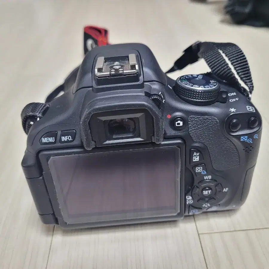 깔끔한 캐논 DSLR 카메라 EOS 600D 와 18-55렌즈 세트