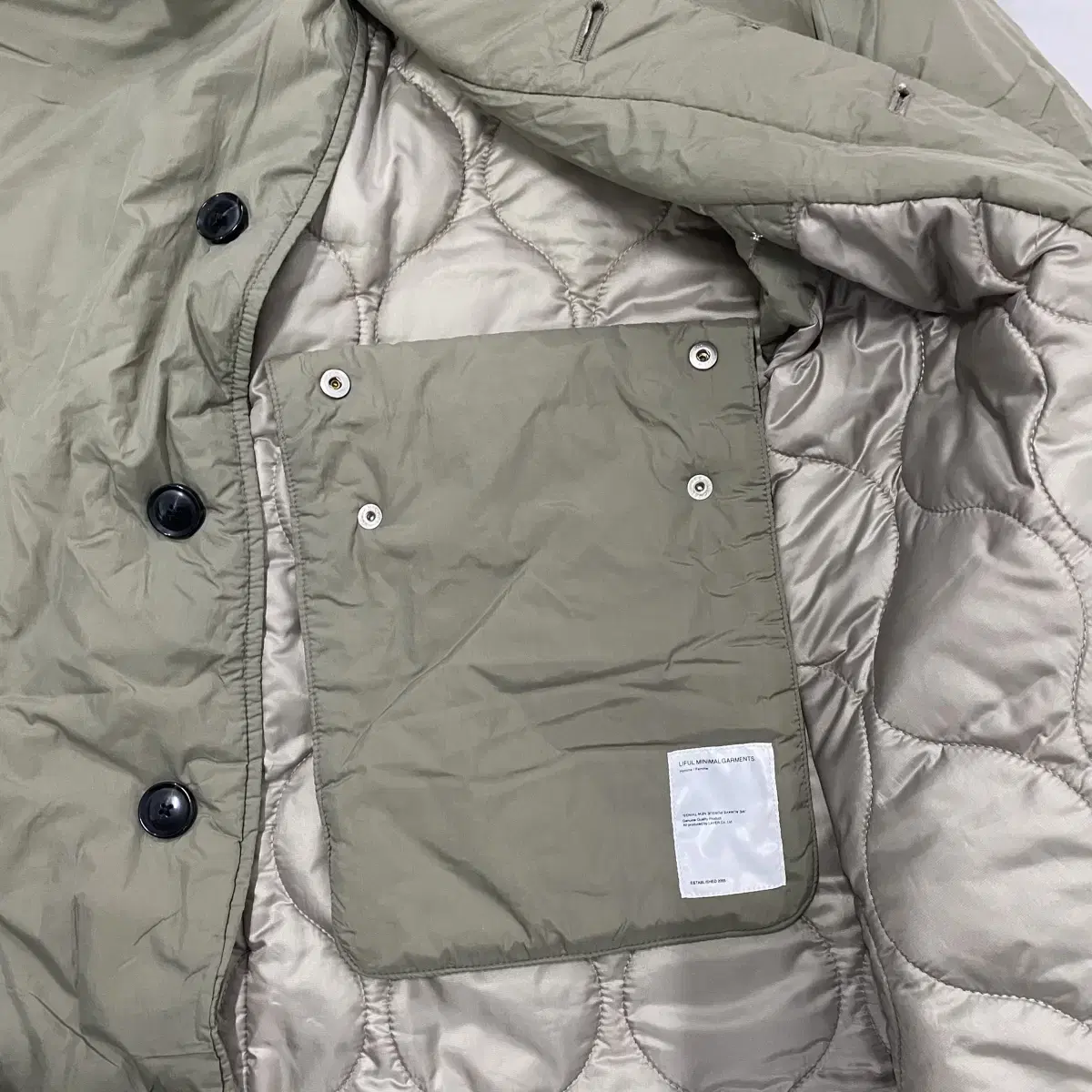 라이풀 미니멀 가먼츠 PADDED BALMACAAN COAT khaki