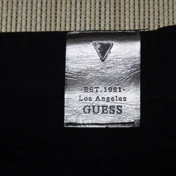 (34in) 게스 GUESS 기모 슬림 스트레이트 블랙진