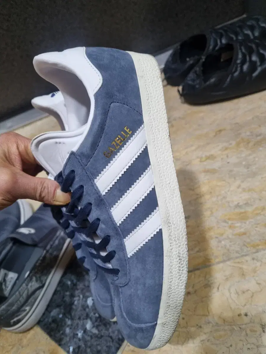 AdidasGazelle Navy