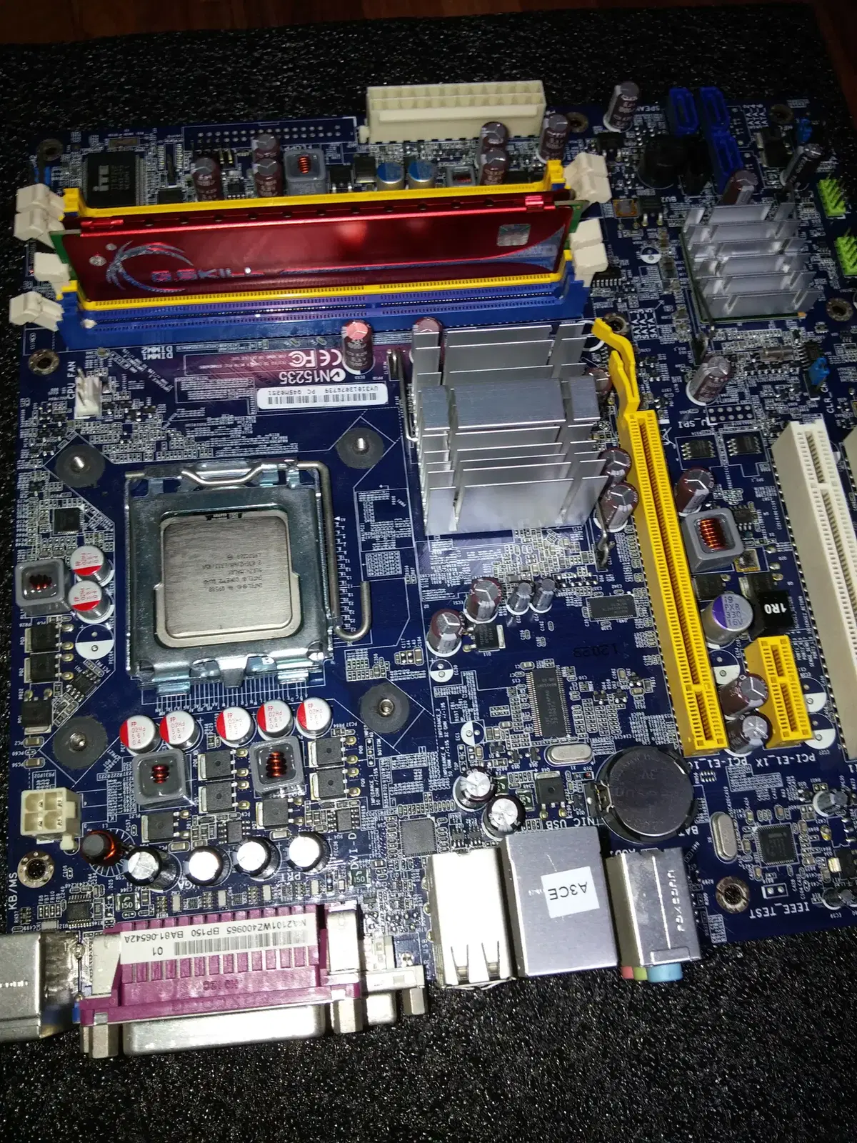 인텔 쿼드 CPU  q9500 메인보드