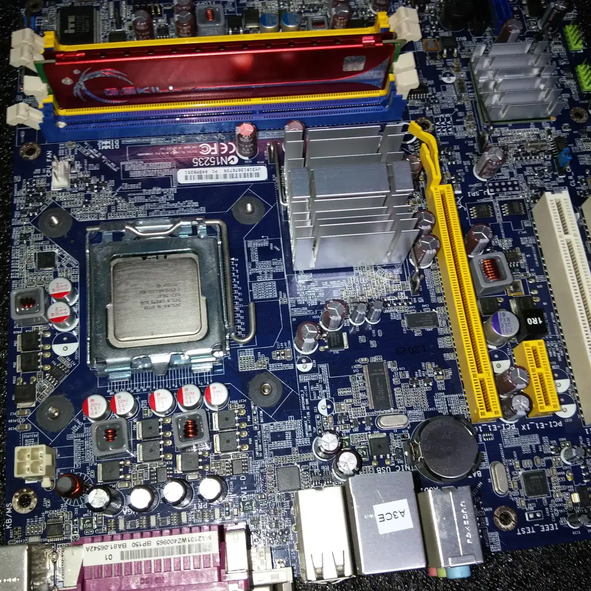 인텔 쿼드 CPU  q9500 메인보드