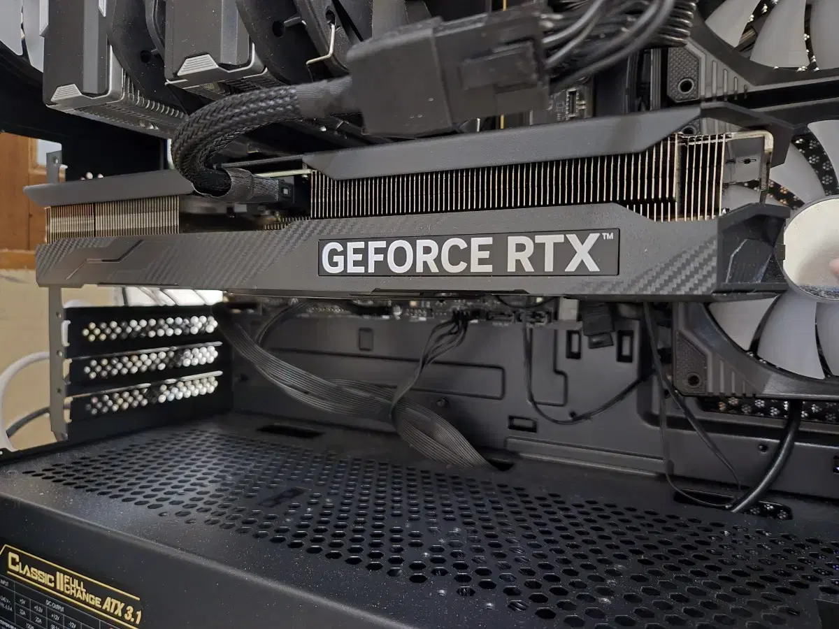 그래픽카드 NVIDIA RTX 4070 TI SUPER 16GB