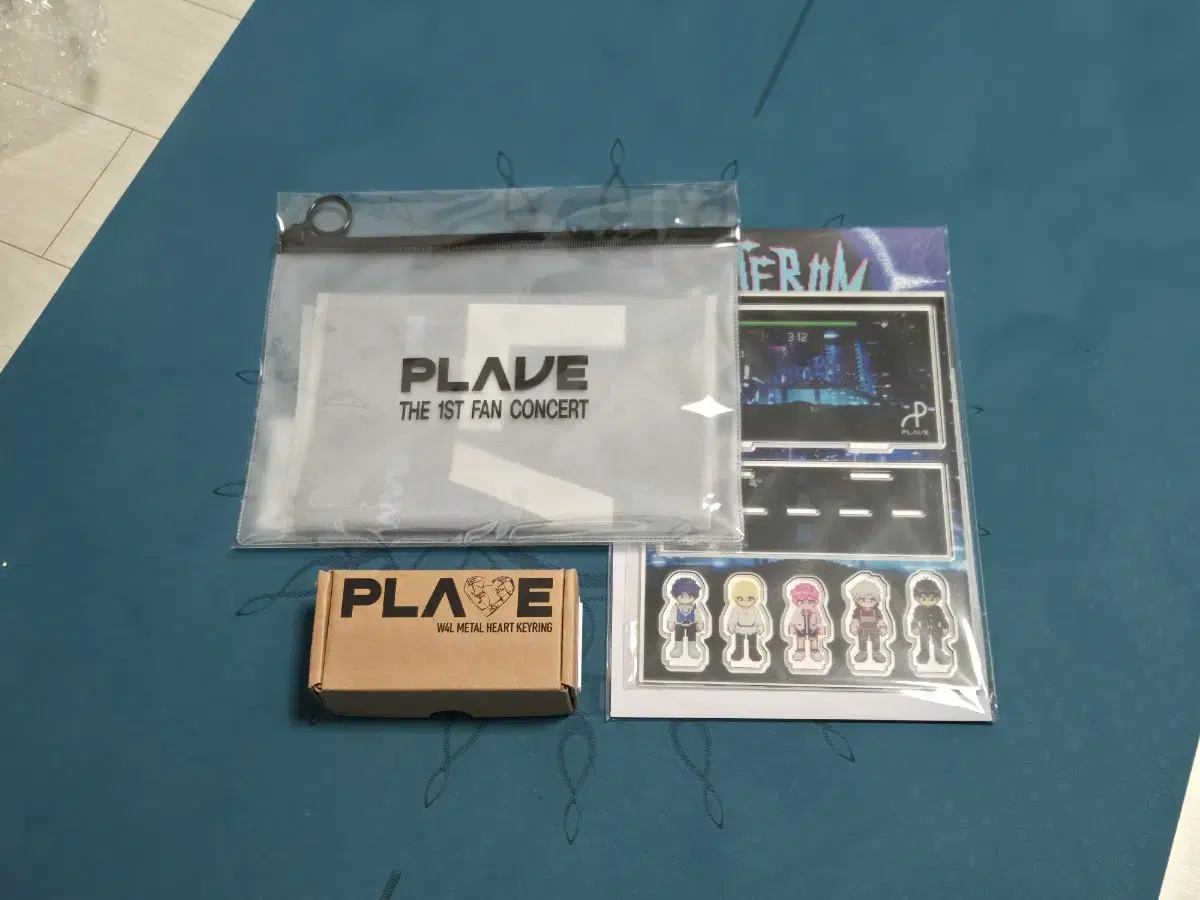 Plave Pixelworld Acrylic + Fan Con Slogan + Metal Heart keyring bulk WTS