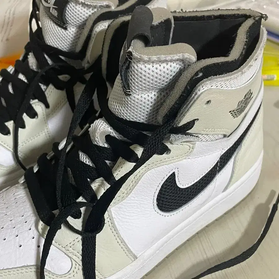 (W) Jordan 1 Zoom Air CMFT Light Bone