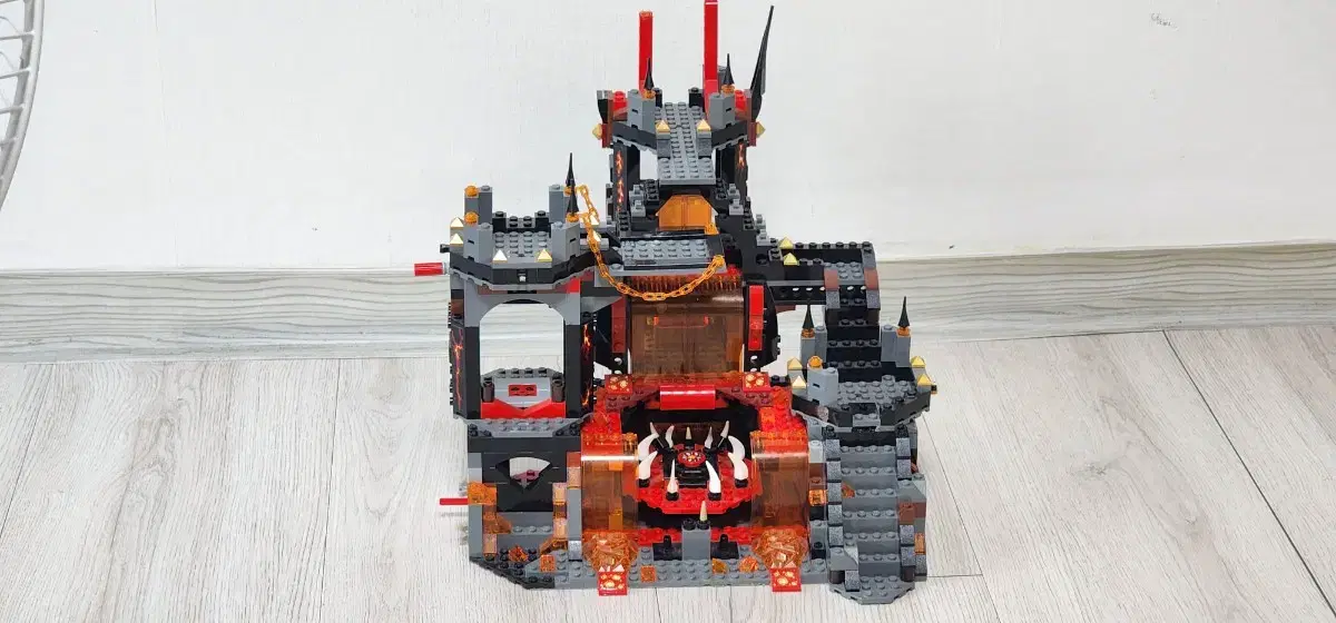 LEGO Nexon Knights Castle + 10kg of LEGO + Storage