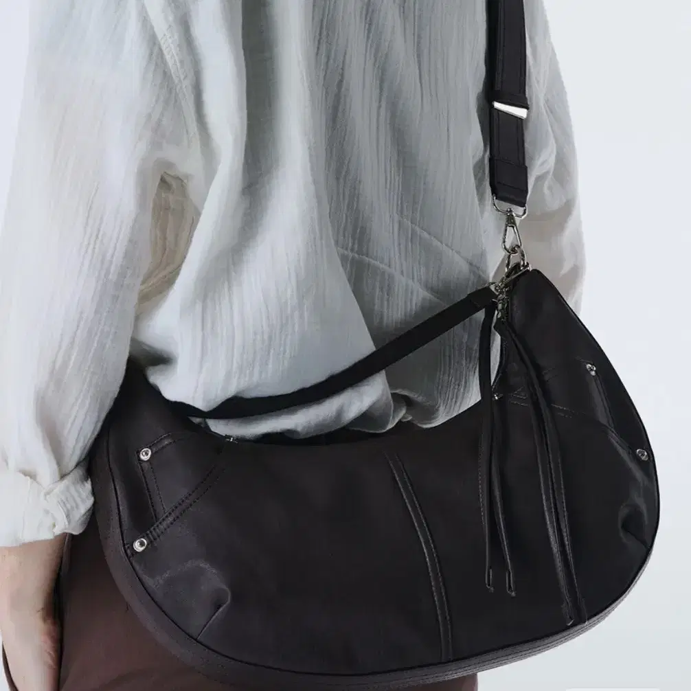 메종미네드 레더 가방 LEATHER SADDLEBAG BROWN