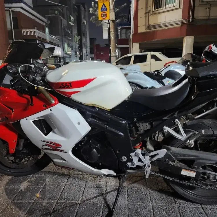 KR모터스 코멧650R 12년식