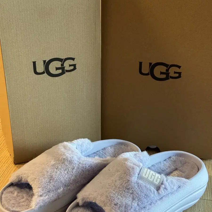 UGG 슬리퍼 라벤더 240 !!제일 싸게 팔아요!!