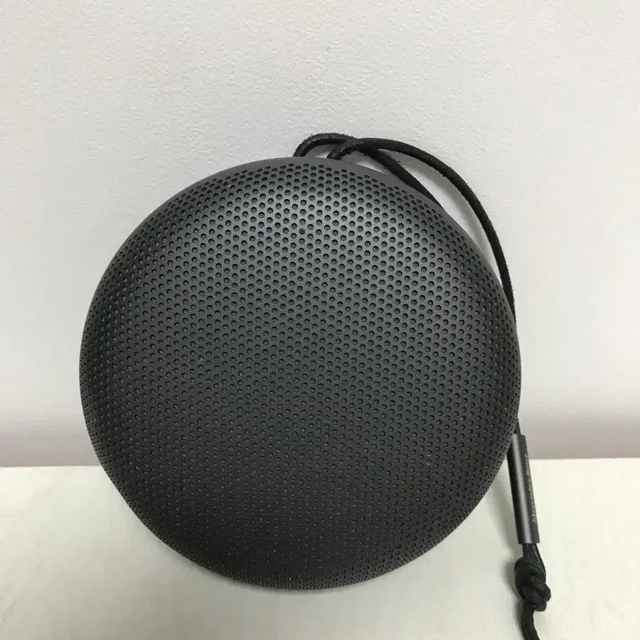 뱅앤올룹슨 beosound A1 2nd Gen; benz 에디션 팝니다