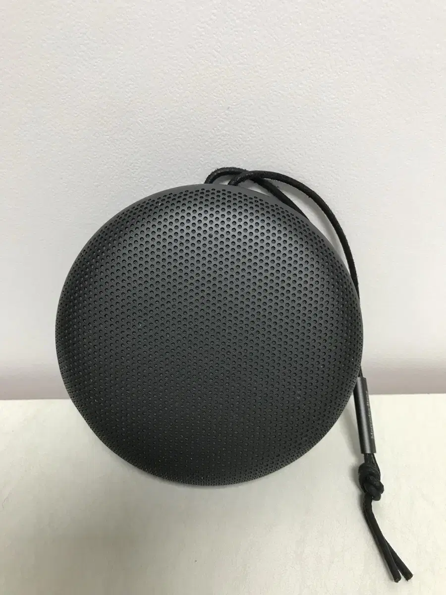 뱅앤올룹슨 beosound A1 2nd Gen; benz 에디션 팝니다