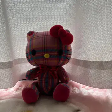 키티체크 무늬 봉제 인형 리본 포함 하자 있음
