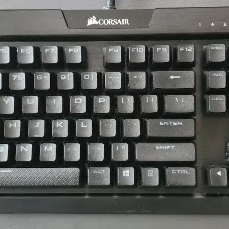 k70 mk2 적축 + pbt 커세어 키캡 팝니다