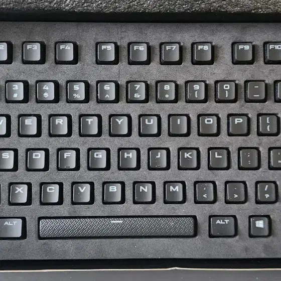 k70 mk2 적축 + pbt 커세어 키캡 팝니다