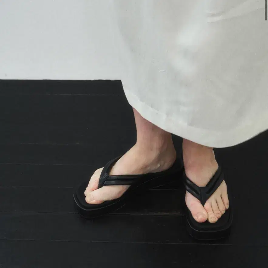 UGST leather flip flops