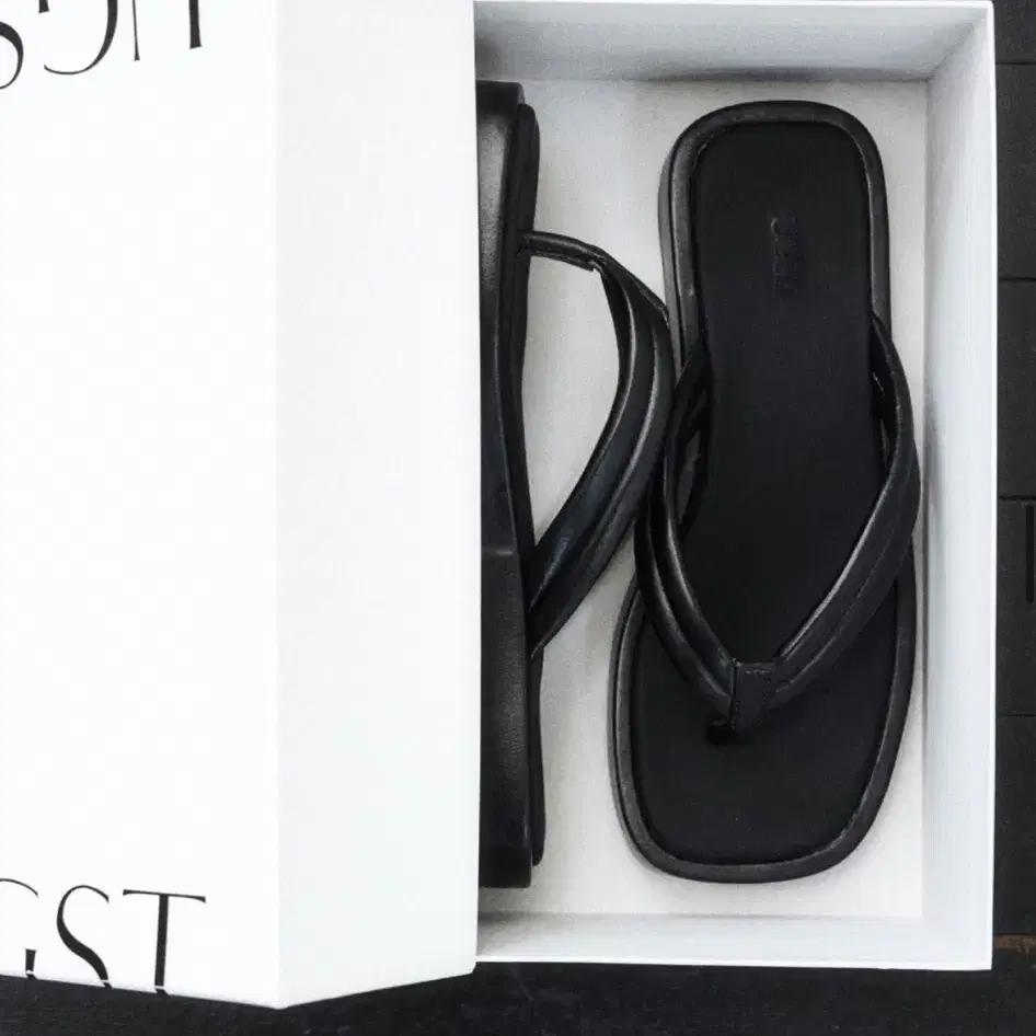 UGST leather flip flops