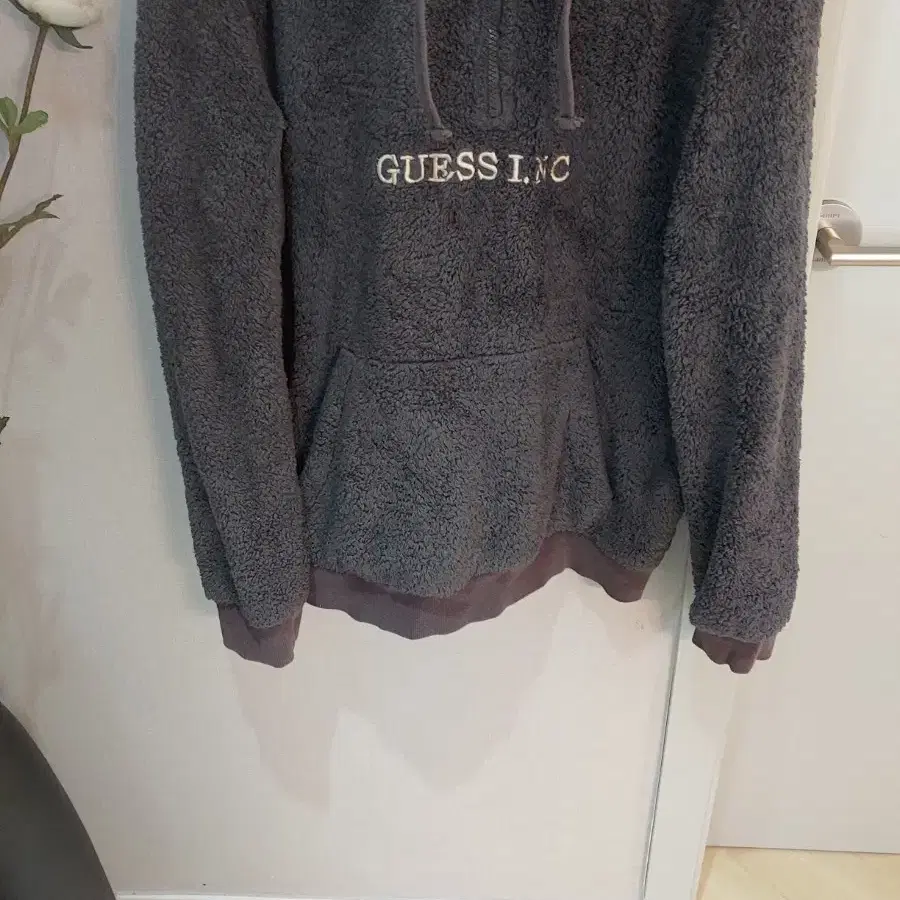 GUESS  게스  반후드집업 XL