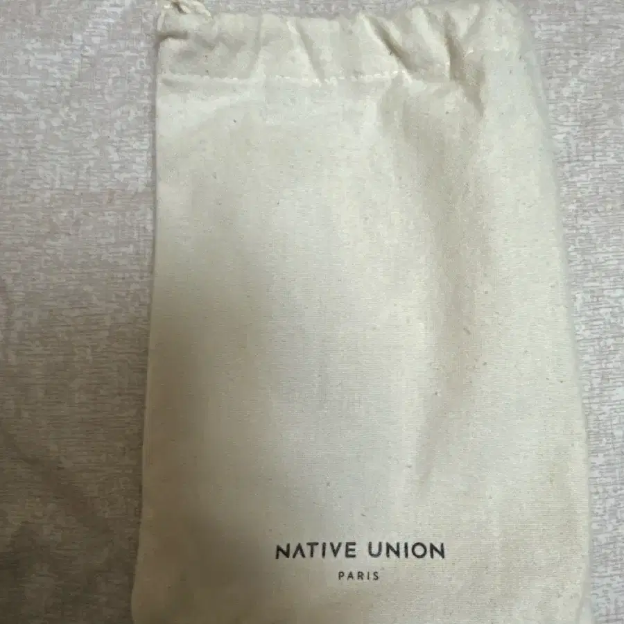 아이폰 14 프로맥스 native union 정품 케이스 팝니다.