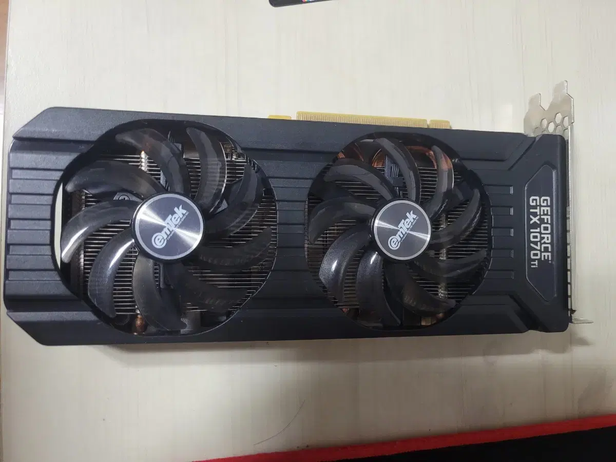 고장난 GTX 1070 Ti 그래픽카드 팝니다.