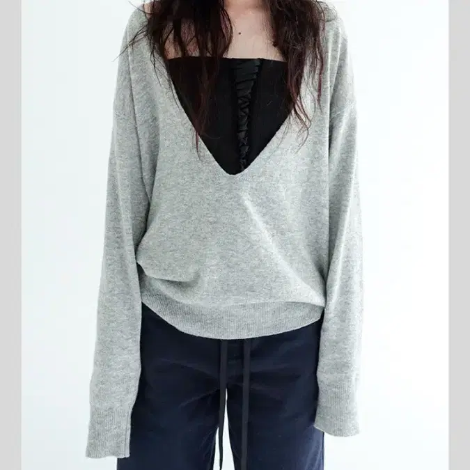 샵페어리 deep neck knit