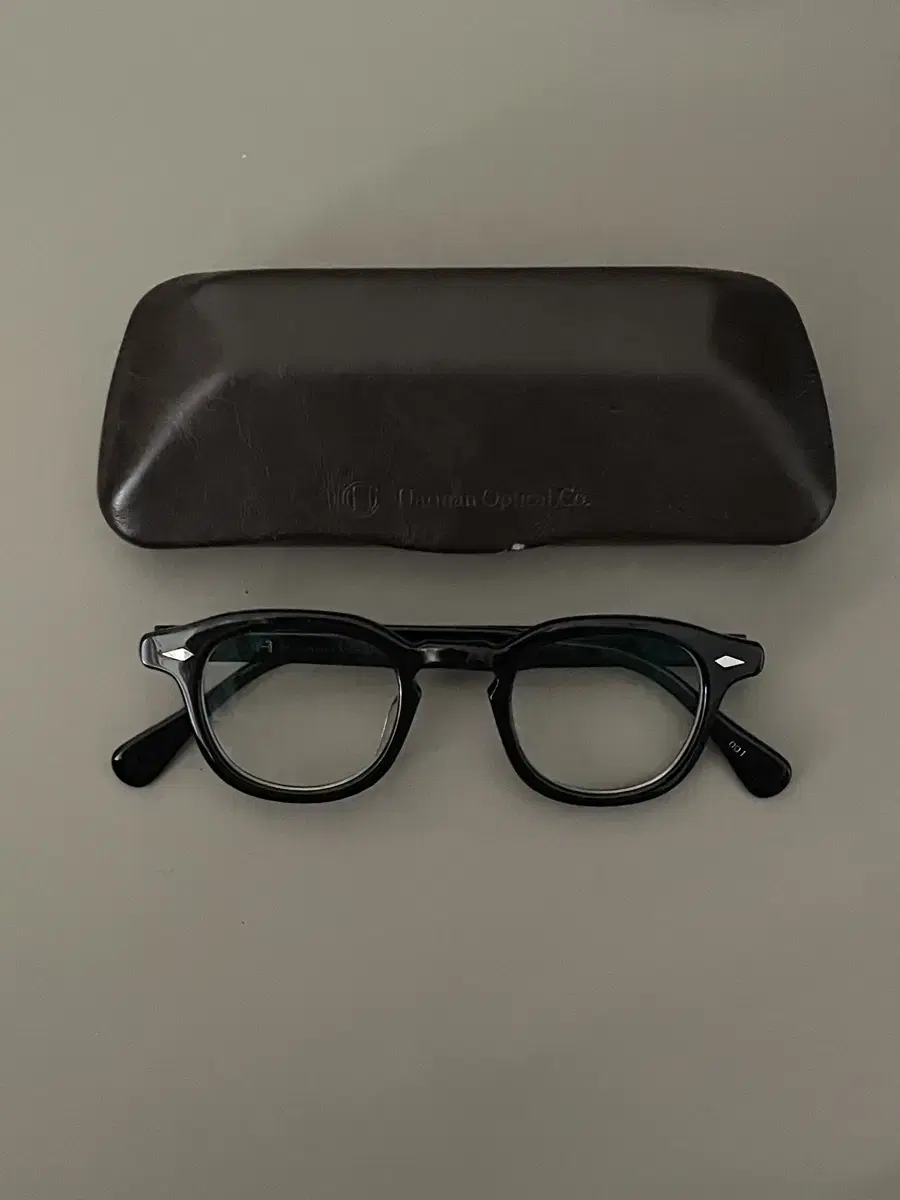 [44] Harman Optical Wallace Black