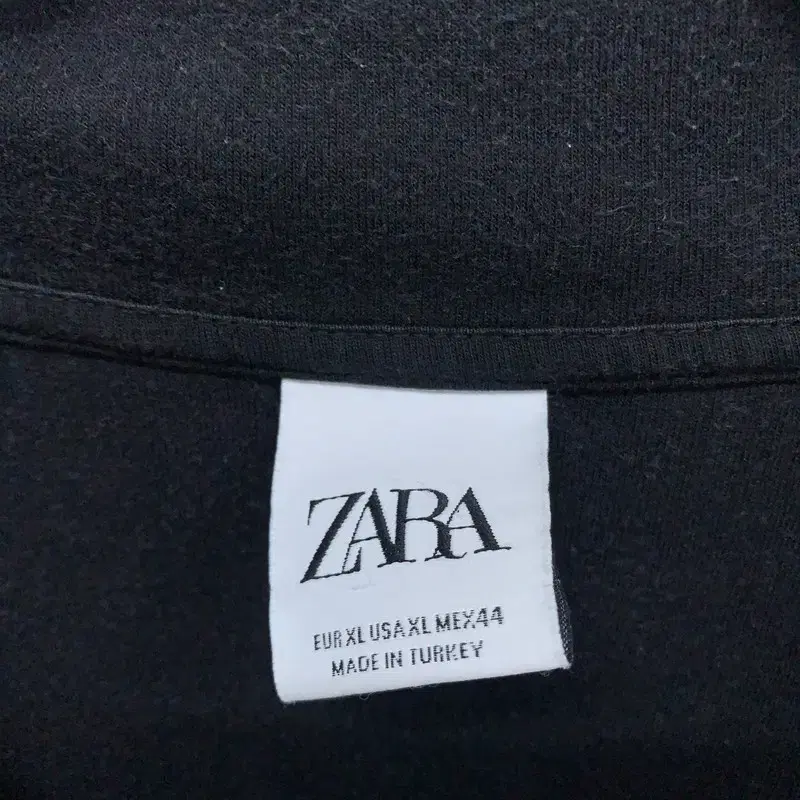 자라 ZARA 블랙 반집업 맨투맨 105 G01599