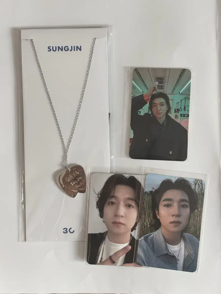 (Unsealed) day 6 Sungjin Sungjin Guitar Peak Necklace + Photocard