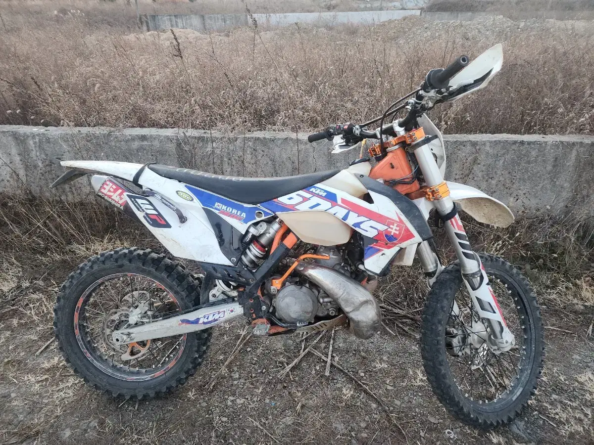 ktm 250exc  2t 식스데이 오토바이 판매합니다