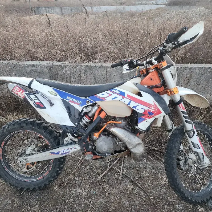 ktm 250exc  2t 식스데이 오토바이 판매합니다