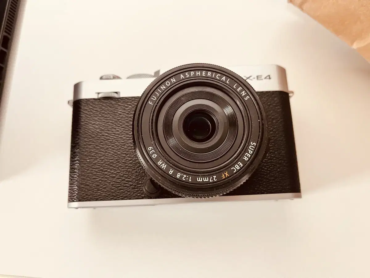 후지필름 x-e4 27mm wr 렌즈  박스, 바디, 렌즈, 배터리  모