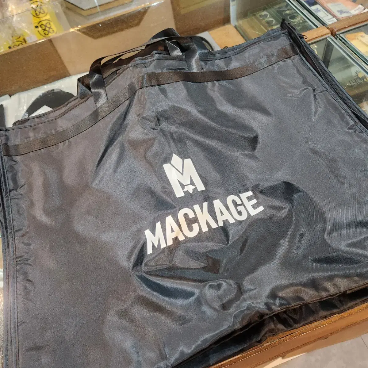 [new] mackage genuine suit cover