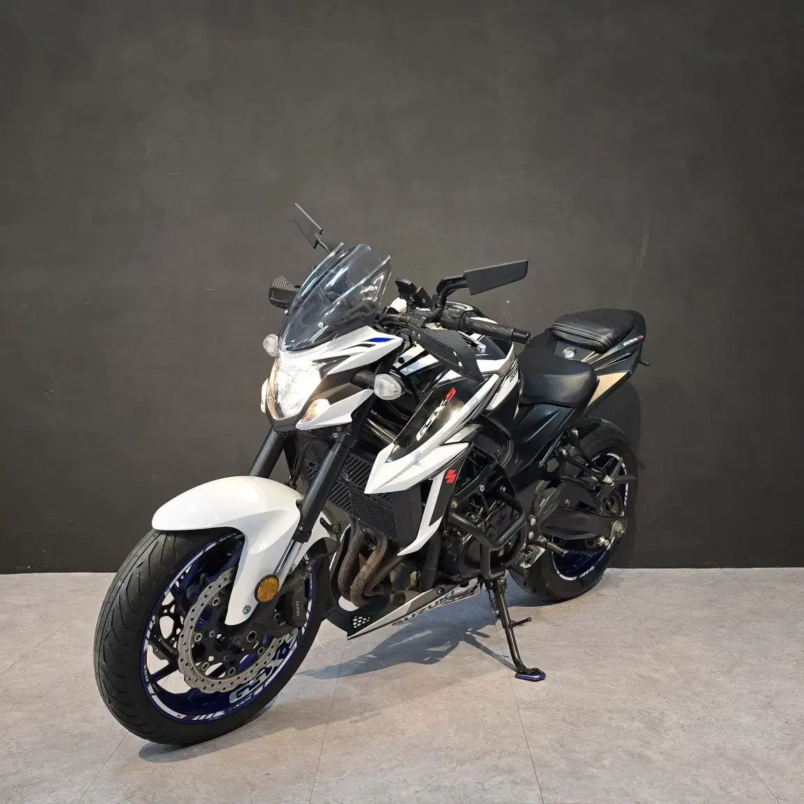 스즈키 19년식 gsx-s750 화이트 부산창원김해양산울산진해대구광주여수