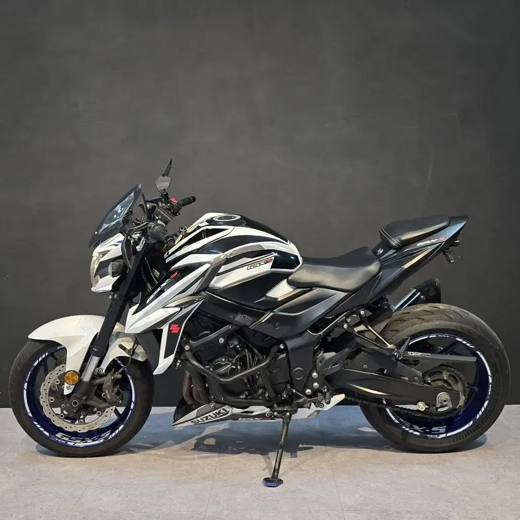 스즈키 19년식 gsx-s750 화이트 부산창원김해양산울산진해대구광주여수