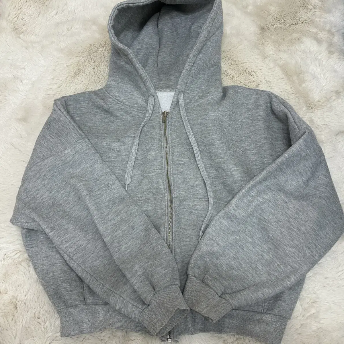 Abley crop brushed hoodieZipped up in grey