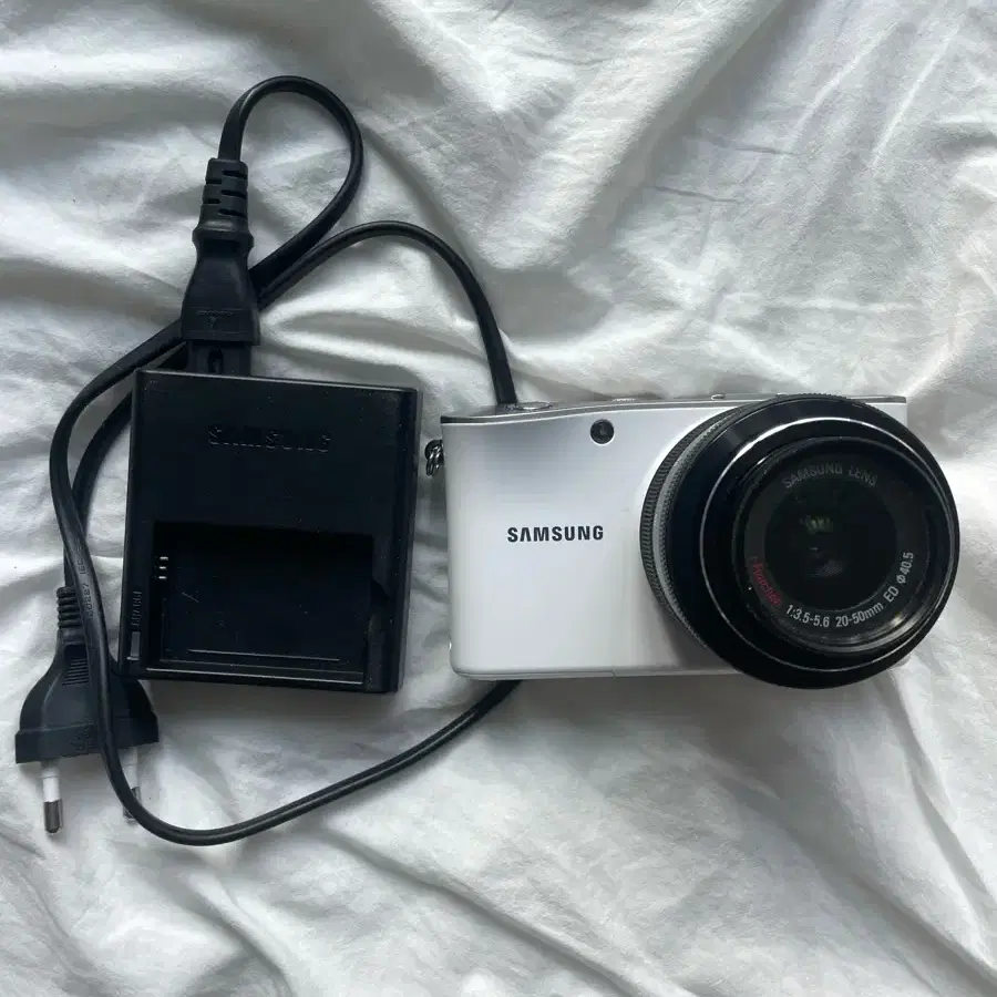 삼성 nx100 디지털 카메라 20-50mm 렌즈 포함