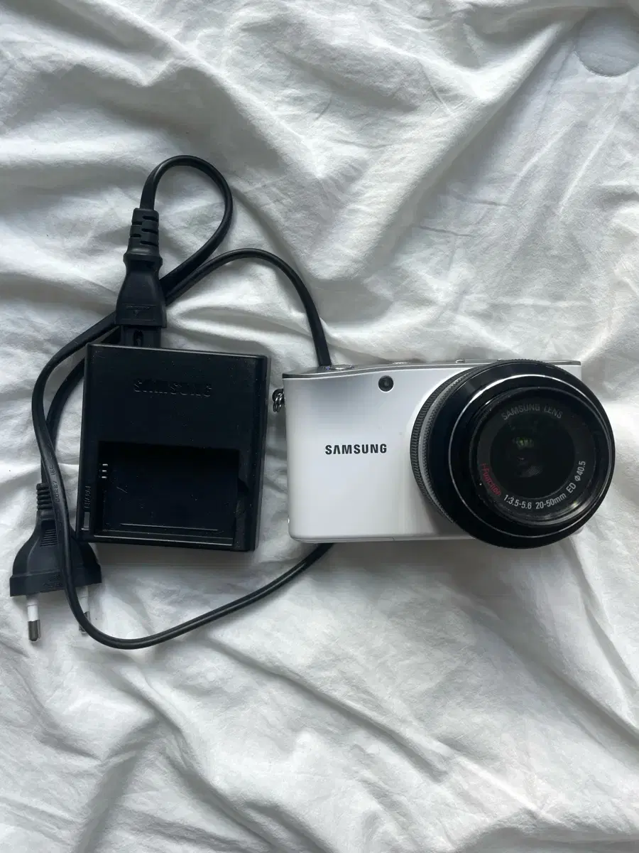 삼성 nx100 디지털 카메라 20-50mm 렌즈 포함