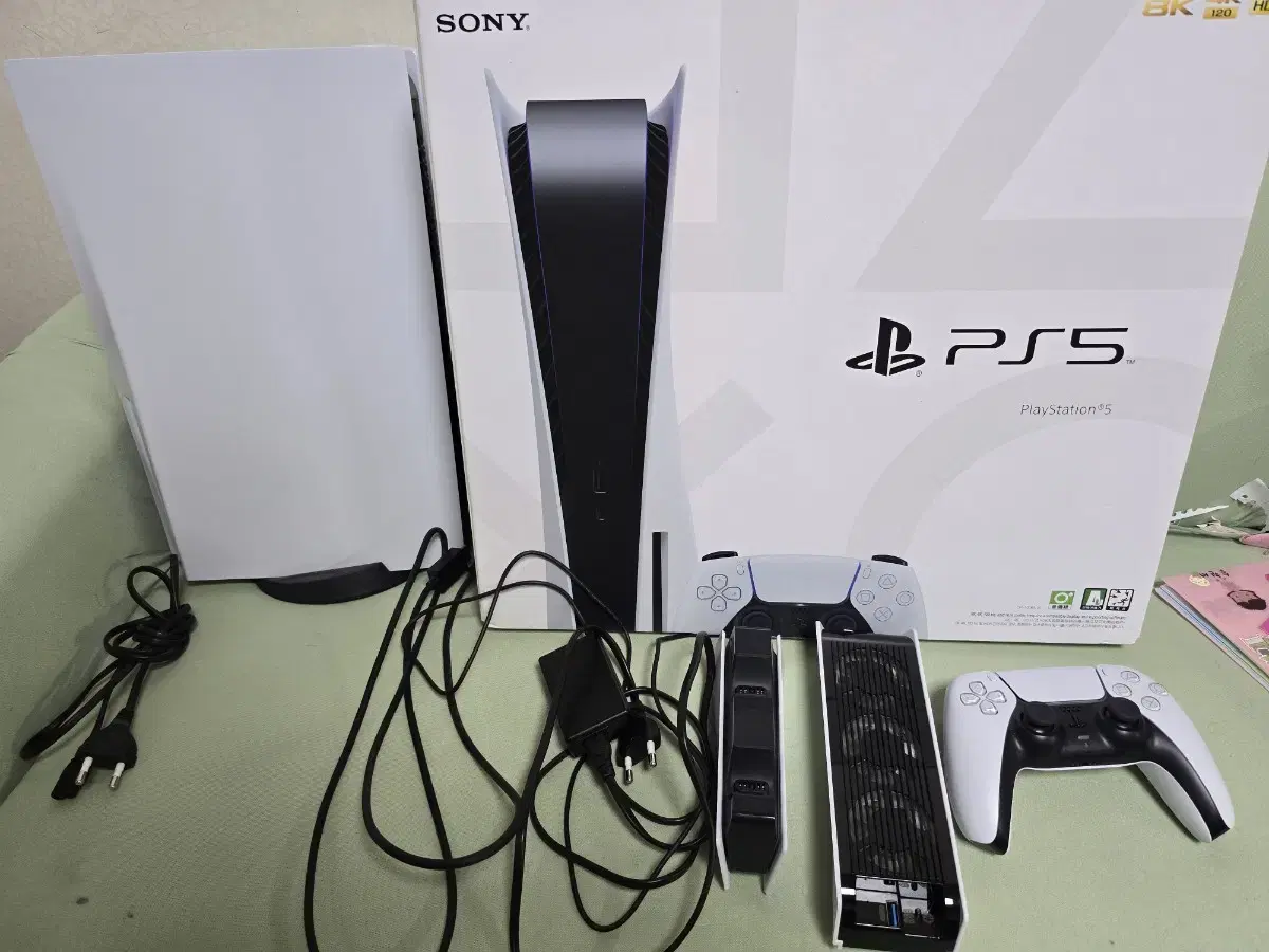 ps5디스크에디션 팝니다 정품충전기,쿨러 포함 일관판매 플스5